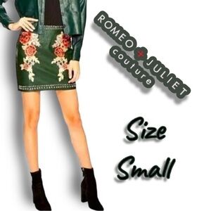 ROMEO & Juliet Couture Vegan Embroidered Skirt Size Small